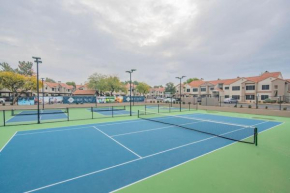 Cozy KingBed Golf Pickleball Pool Hot Tub Parkng